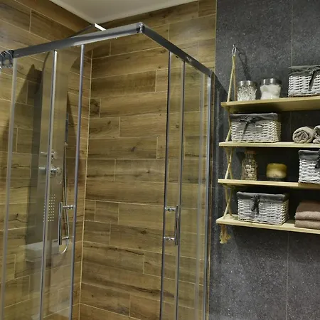 Angels Court 1 * Doukádes