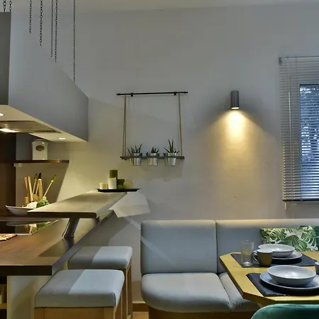 Angels Court 1 * Doukades