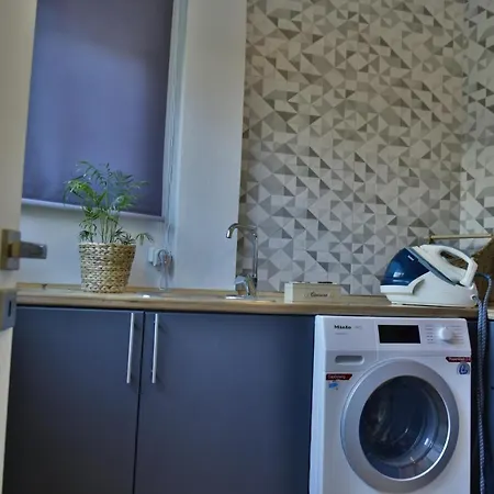 Angels Court 1 Doukades