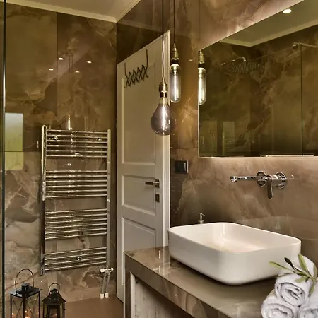 Angels Court 1 Doukades