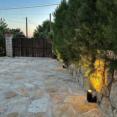 Angels Court 1 Doukades